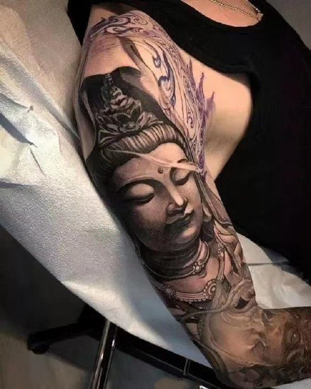 包大臂的一组佛主题纹身作品图片