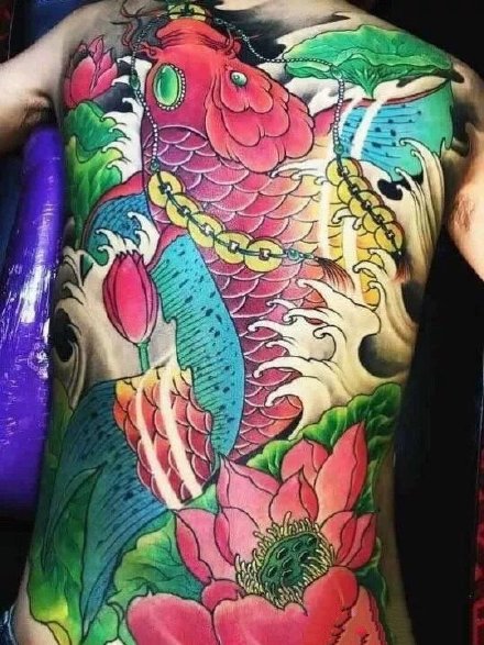 新传统鲤鱼主题的9款彩色满背大图纹身作品