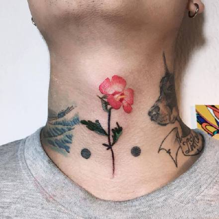 脖子颈部的9款创意纹身作品图案