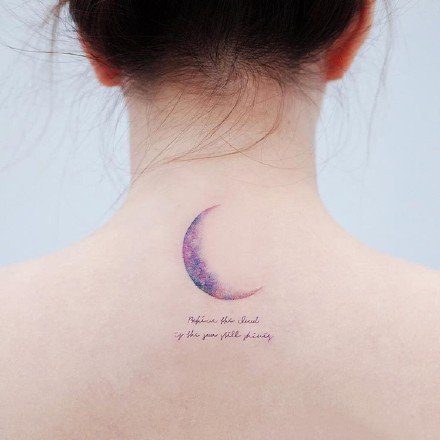 月亮纹身 适合女生的唯美小清新月亮纹身图案