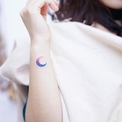 月亮纹身 适合女生的唯美小清新月亮纹身图案