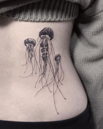 9款漂亮的小清新水母纹身图片