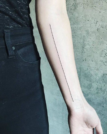 死亡直线纹身 超简约的一条线纹身作品图片