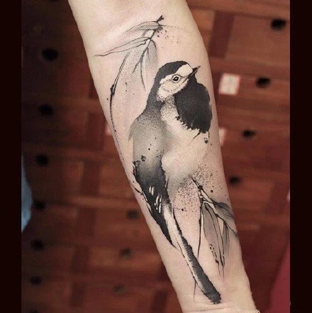 水墨中国风的一组小鸟纹身图片