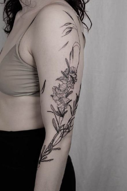 植物花臂 环绕整个手臂的植物线条创意纹身图片