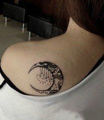 纹身小月亮 小黑灰色的一组月亮纹身图案