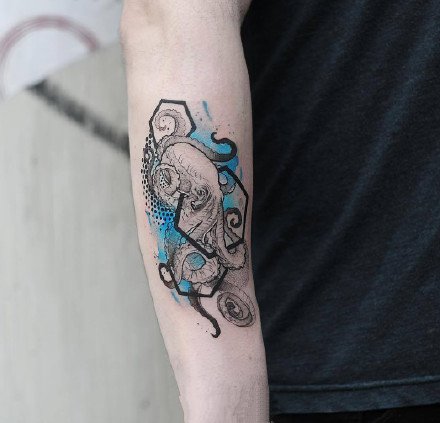 性冷淡蓝色水墨风的一组创意纹身图片