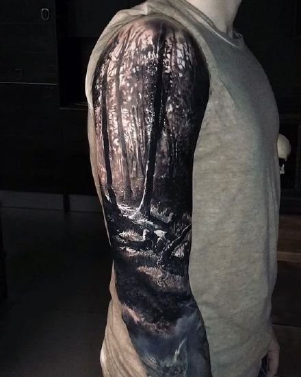 黑色包臂的一组森林纹身作品图片