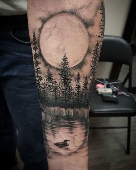 黑色包臂的一组森林纹身作品图片