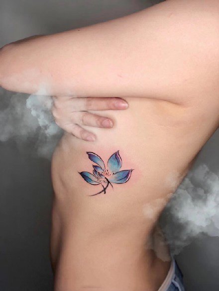 莲花纹身 好看的一组莲花主题刺青图片