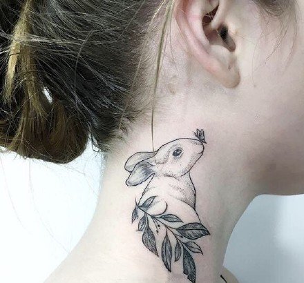 女生脖子纹身 女孩子颈部的一组小清新纹身图片