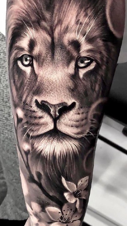18款适合狮子座的狮头纹身作品图案