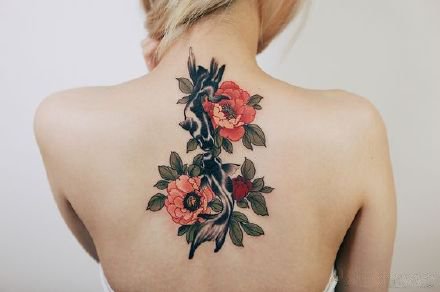 传统风格的9款女性花卉系列纹身图片