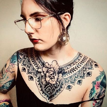 花胸纹身 很有民族特色的男女点刺图腾花胸纹身图案