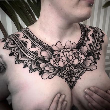 花胸纹身 很有民族特色的男女点刺图腾花胸纹身图案