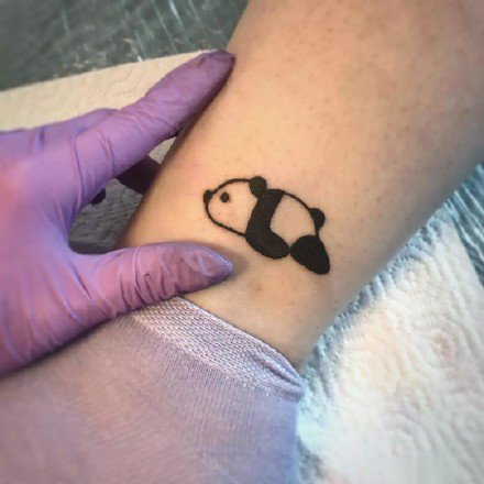 很可爱的一组熊猫主题小纹身图案