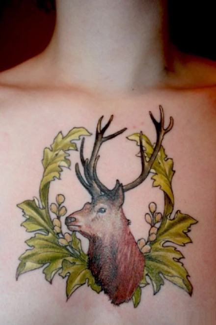 女生后颈背部的小清新鹿头鹿角纹身图案