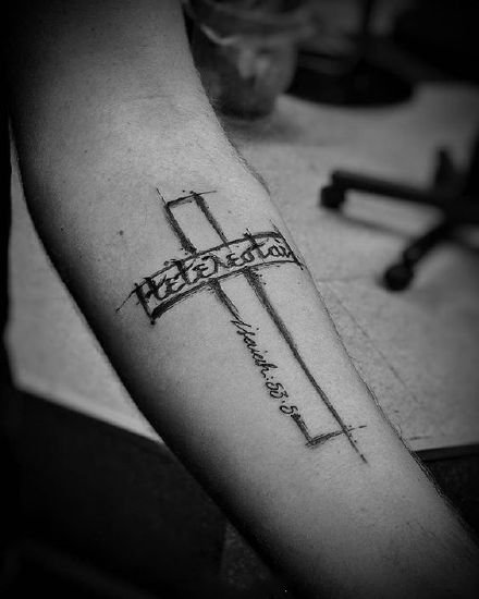 手臂胳膊等位置好看的9款十字架纹身图片