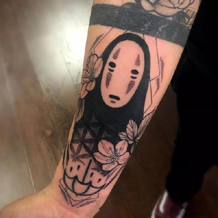 千与千寻里可爱的无脸男纹身图案