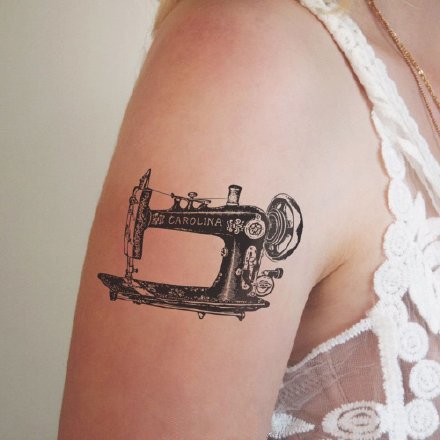缝纫机纹身 传统物件缝纫机主题的纹身图案作品