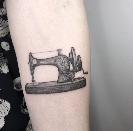 缝纫机纹身 传统物件缝纫机主题的纹身图案作品
