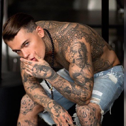 帅气的9张纹身男模特纹身帅哥图片