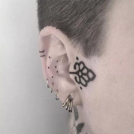 耳朵耳垂的一组创意小纹身图案