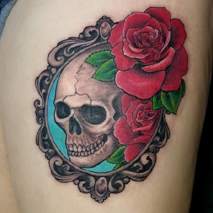 玫瑰与骷髅纹身 象征爱情的重生的玫瑰骷髅纹身图案