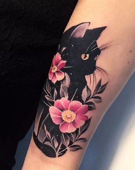 黑猫纹身 一组黑色猫咪和花朵的纹身图片赏析