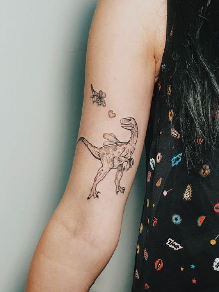 小恐龙纹身 9款小恐龙主题的纹身图片赏析