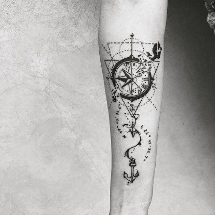 指南针刺青 16款精美的指南针主题纹身作品图案