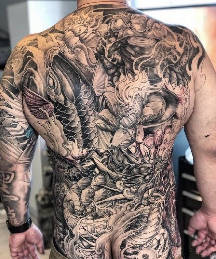 男人满背纹身 9款男士传统的大满背纹身作品图案