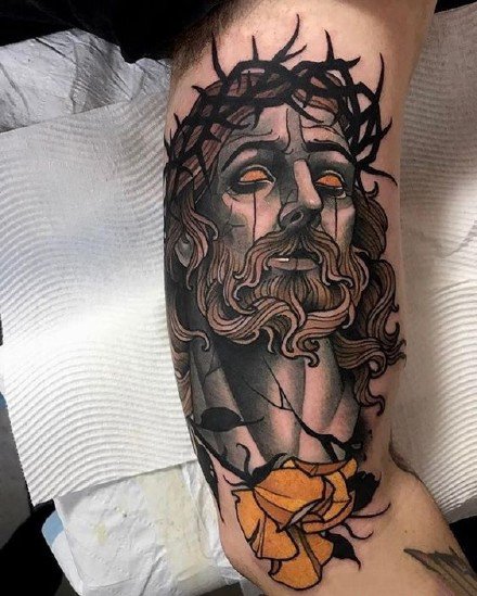写实和school的一组包臂耶稣纹身作品图案
