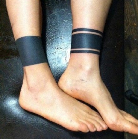 脚环纹身 脚踝处的9款黑色脚环纹身作品图片