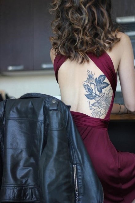 女生背部漂亮的一组纹身图片欣赏