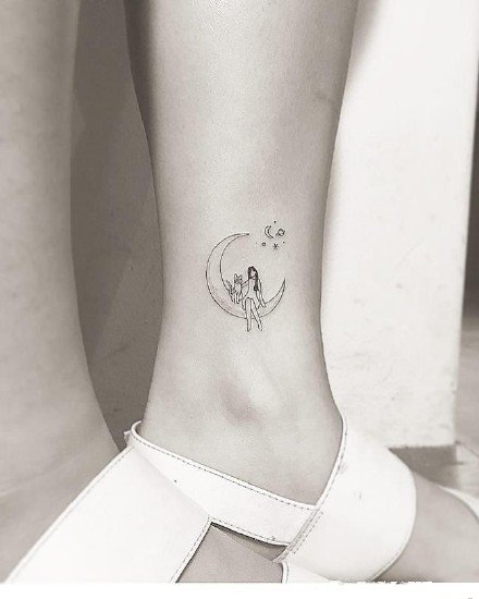 星月纹身 极简星星和月亮元素的一组极简小纹身图案