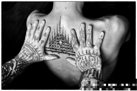 九塔幸运符纹身 九塔状佛经主题的泰国刺符纹身图案