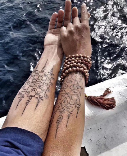 情侣刺符纹身 几款情侣的成对泰国刺符纹身作品赏析