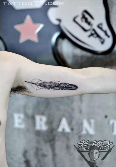 黑灰色的9款羽毛纹身图案-武汉老兵纹身作品