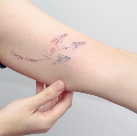 小清新纹身女 适合女生的10款唯美小清新纹身作品