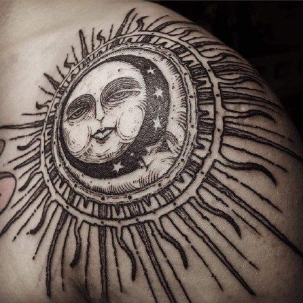 日月纹身 创意的一组版画日月主题纹身图片