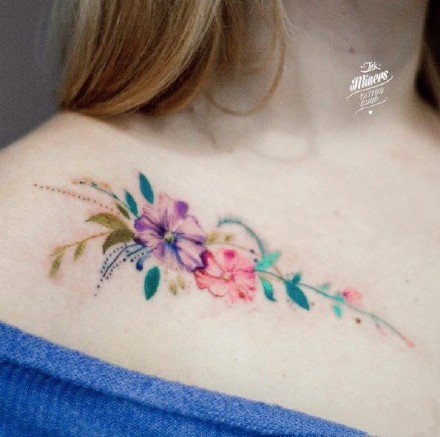 小清新的花卉和叶子纹身，同样适合覆盖疤痕