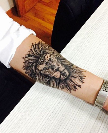 狮子王纹身 霸气写实的18款狮子纹身作品图案