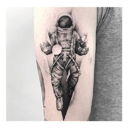 手臂上的几款胳膊宇航员纹身图片