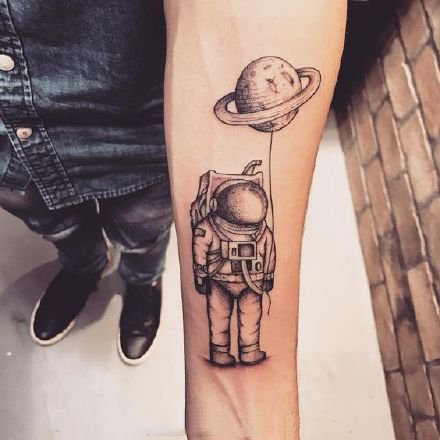 手臂上的几款胳膊宇航员纹身图片