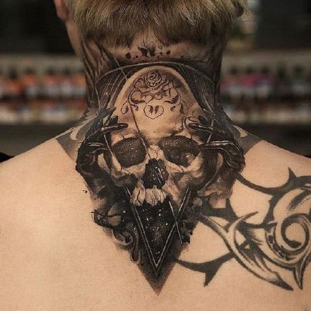 男性后脖颈的9款创意纹身作品