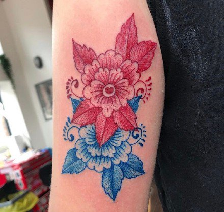 红蓝色创意的一组花朵纹身图案