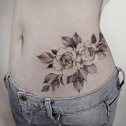 女生腰腹部的8组性感纹身作品图案