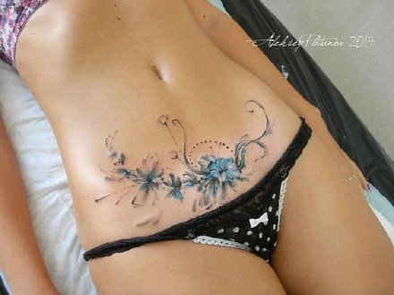 女生腰腹部的8组性感纹身作品图案