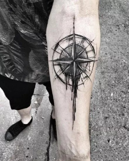 小臂指南针纹身 胳膊小臂上的9款黑灰指南针纹身作品图片